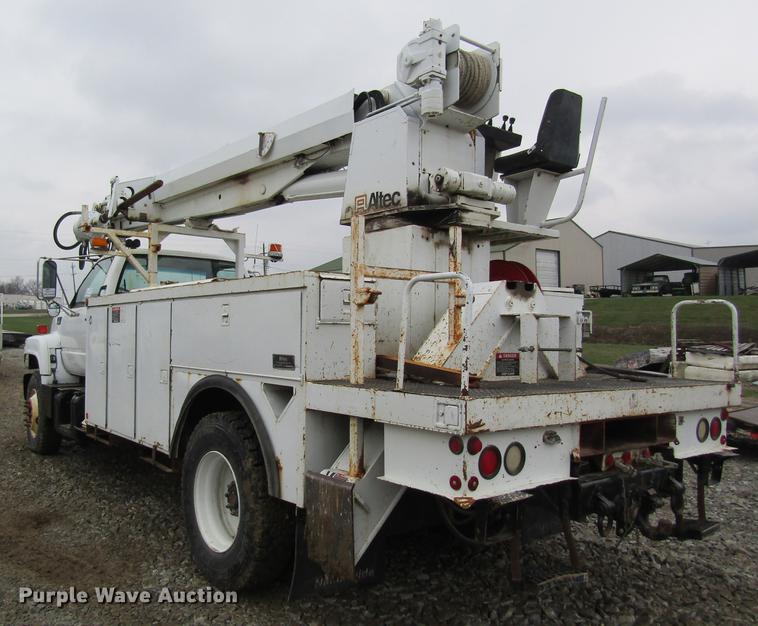 image for item DC4333 2000 Chevrolet C7500 digger derrick truck