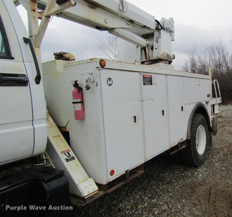 image for item DC4333 2000 Chevrolet C7500 digger derrick truck