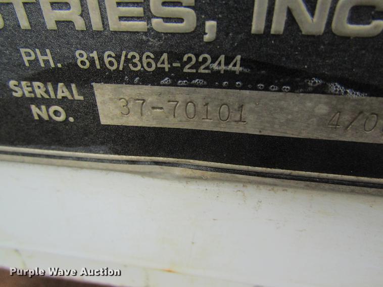 image for item DC4333 2000 Chevrolet C7500 digger derrick truck