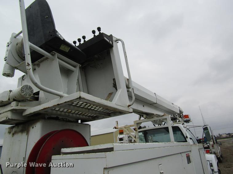 image for item DC4333 2000 Chevrolet C7500 digger derrick truck