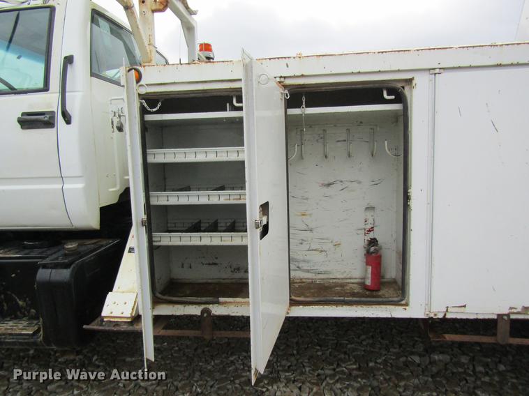 image for item DC4333 2000 Chevrolet C7500 digger derrick truck