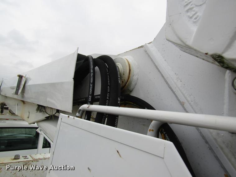 image for item DC4333 2000 Chevrolet C7500 digger derrick truck