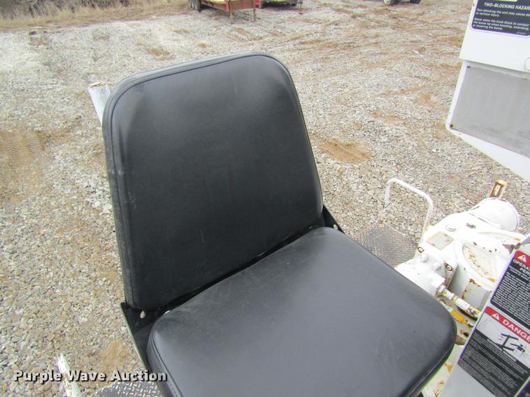 image for item DC4333 2000 Chevrolet C7500 digger derrick truck