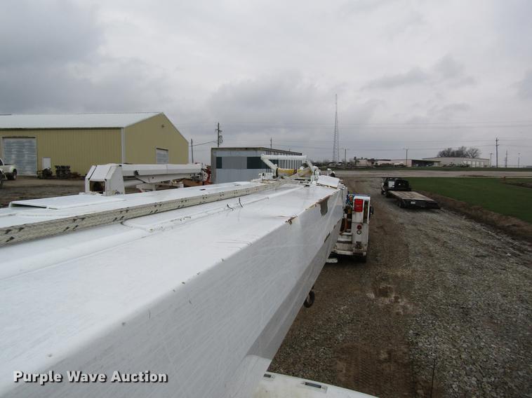 image for item DC4333 2000 Chevrolet C7500 digger derrick truck