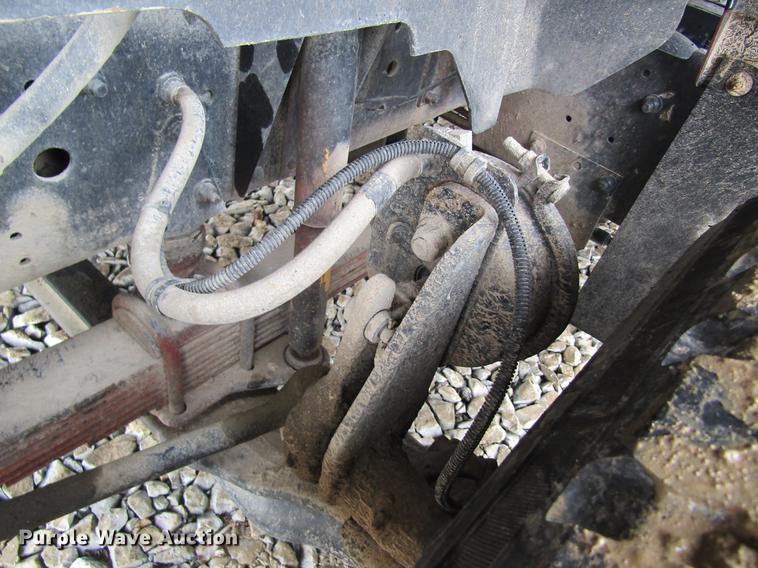 image for item DC4333 2000 Chevrolet C7500 digger derrick truck