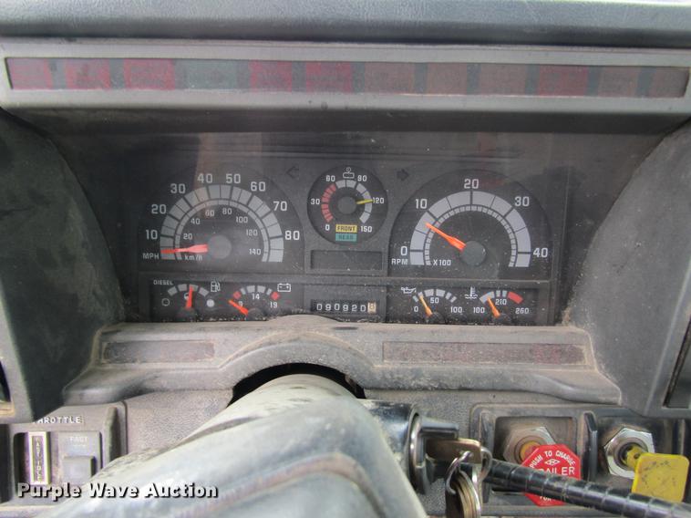 image for item DC4333 2000 Chevrolet C7500 digger derrick truck