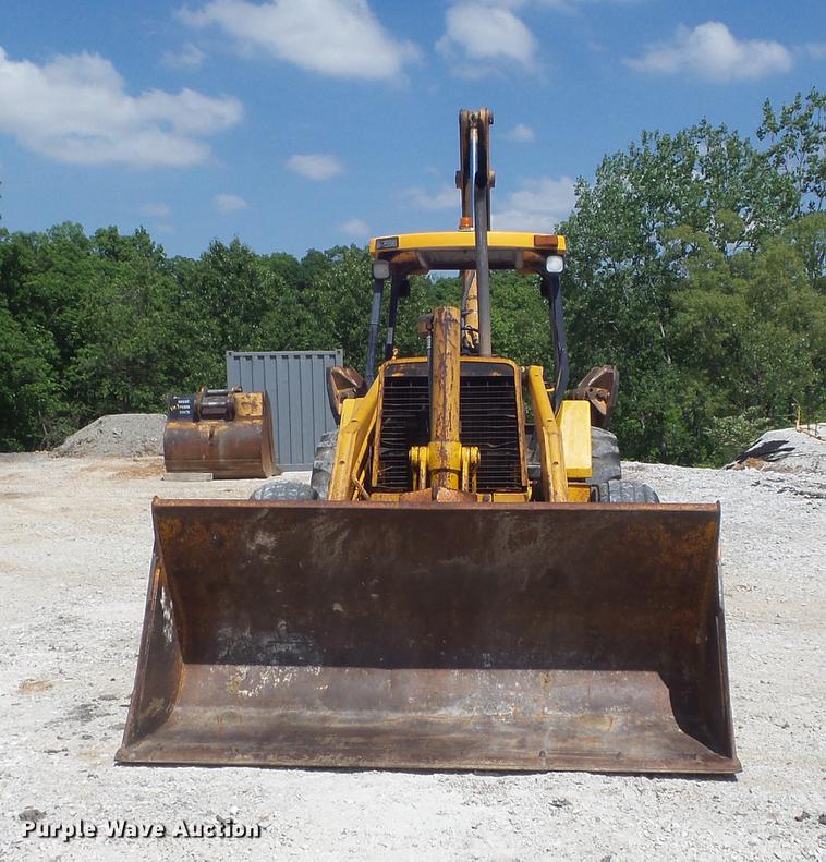 image for item DC7261 1990 John Deere 710C backhoe