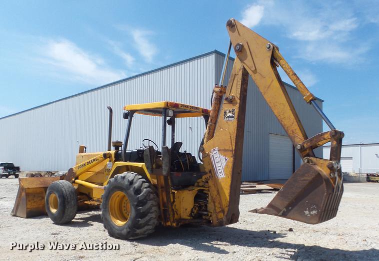 image for item DC7261 1990 John Deere 710C backhoe