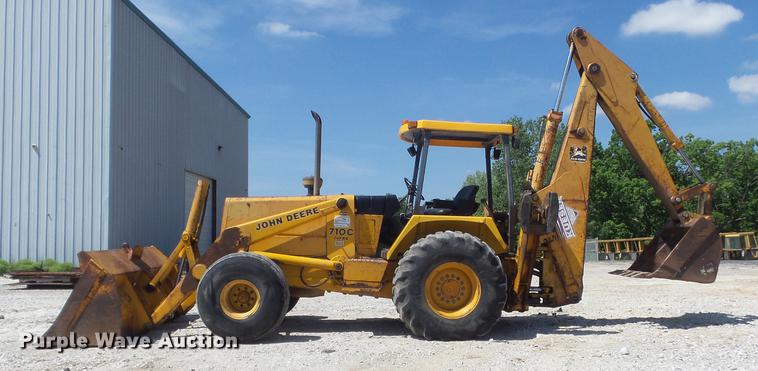 image for item DC7261 1990 John Deere 710C backhoe