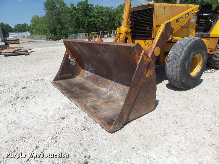 image for item DC7261 1990 John Deere 710C backhoe