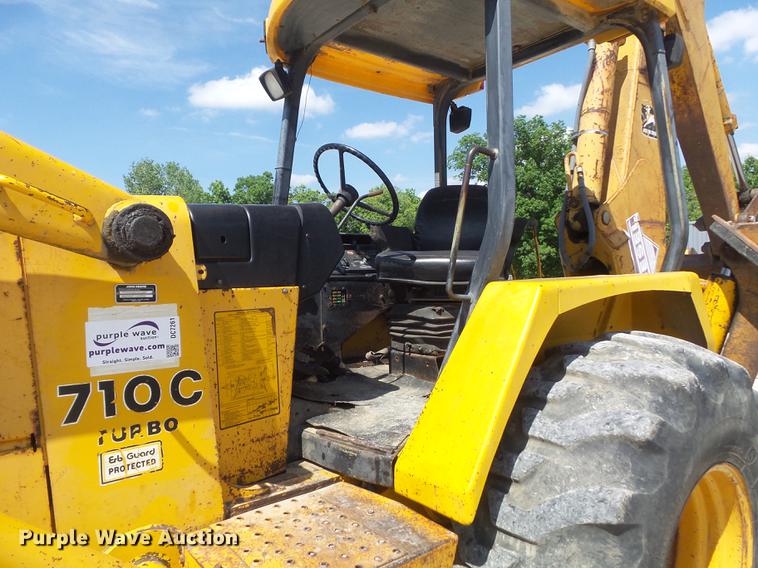 image for item DC7261 1990 John Deere 710C backhoe