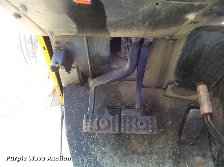 image for item DC7261 1990 John Deere 710C backhoe