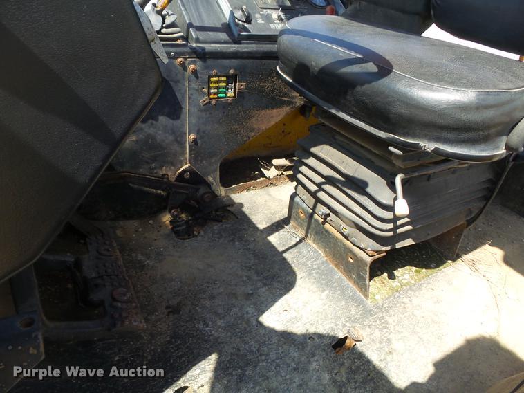 image for item DC7261 1990 John Deere 710C backhoe