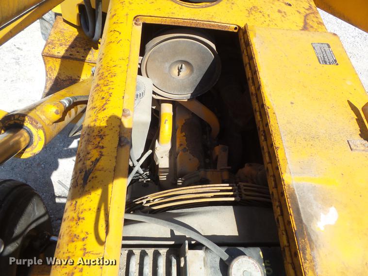 image for item DC7261 1990 John Deere 710C backhoe