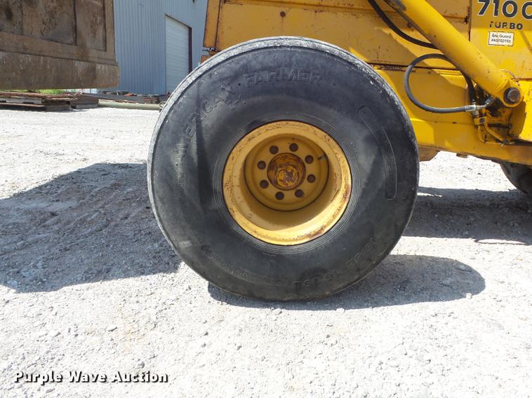 image for item DC7261 1990 John Deere 710C backhoe