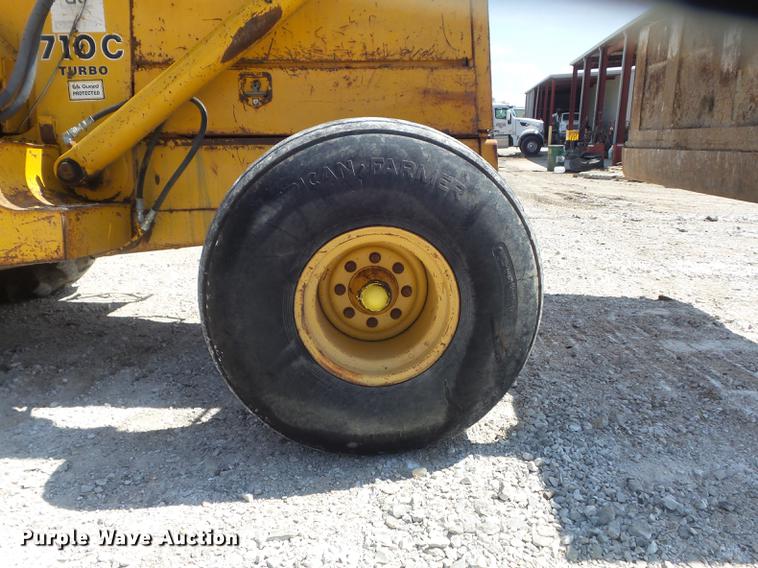 image for item DC7261 1990 John Deere 710C backhoe