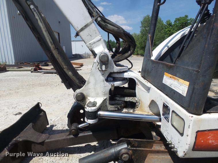 image for item DC7263 2006 Bobcat 341G min excavator