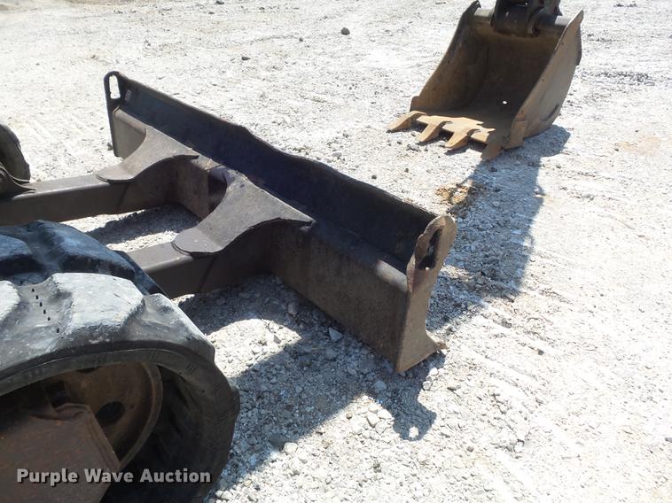 image for item DC7263 2006 Bobcat 341G min excavator