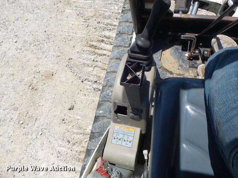 image for item DC7263 2006 Bobcat 341G min excavator