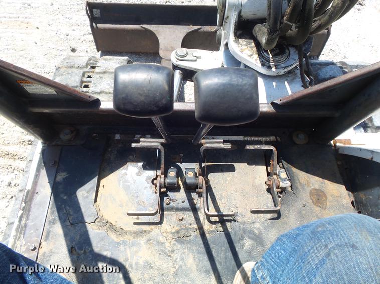 image for item DC7263 2006 Bobcat 341G min excavator
