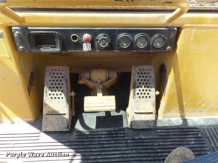 image for item DC7265 1997 Caterpillar 963B LGP track loader
