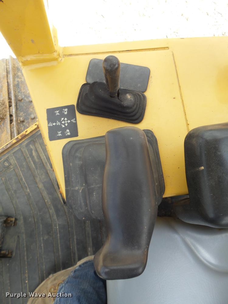 image for item DC7285 1999 John Deere 450H LGP dozer