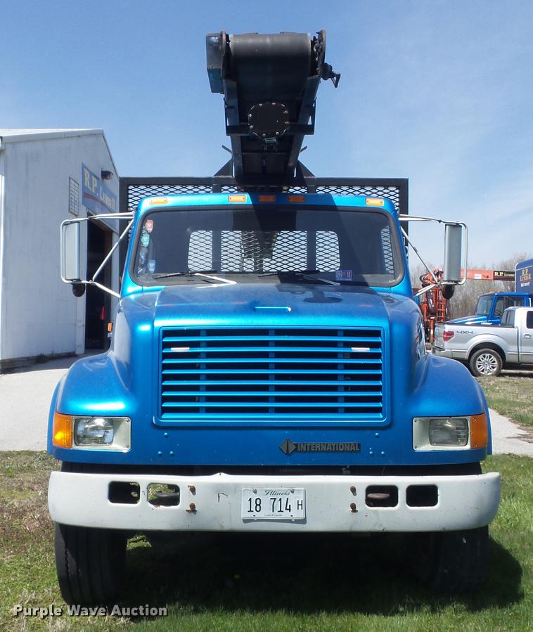 image for item DC7343 1995 International 4700 flatbed truck