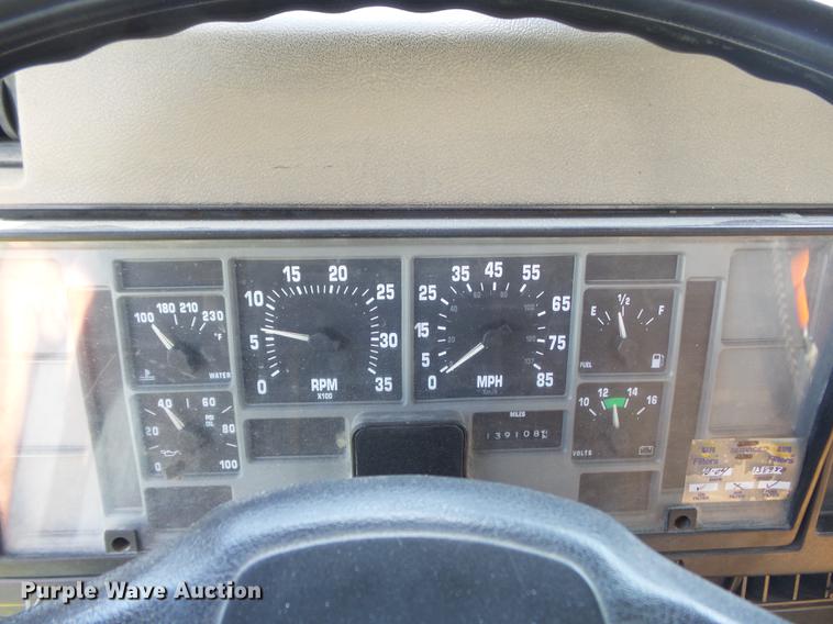 image for item DC7343 1995 International 4700 flatbed truck