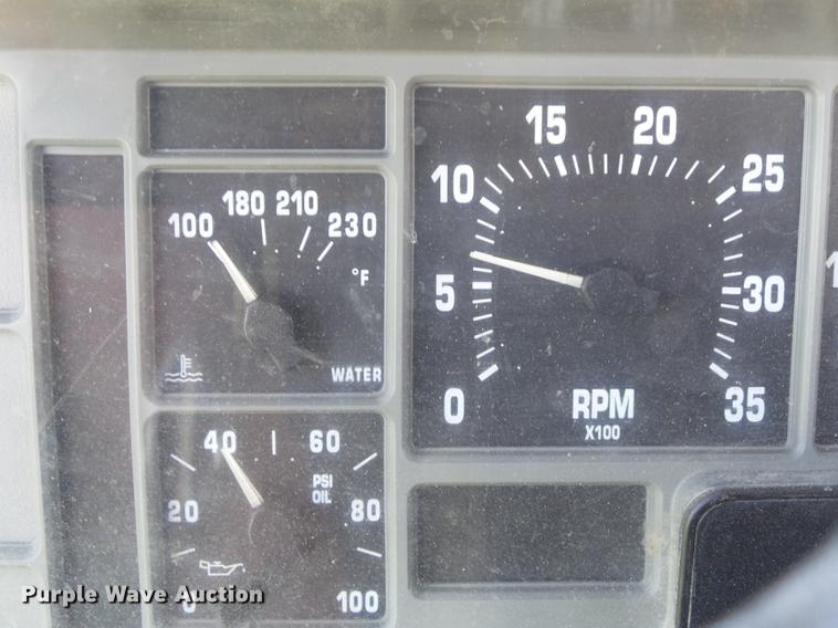 image for item DC7343 1995 International 4700 flatbed truck