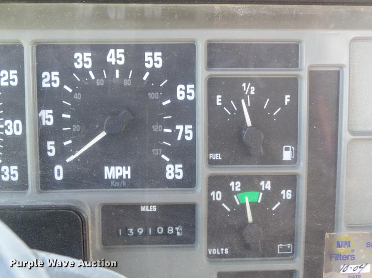 image for item DC7343 1995 International 4700 flatbed truck