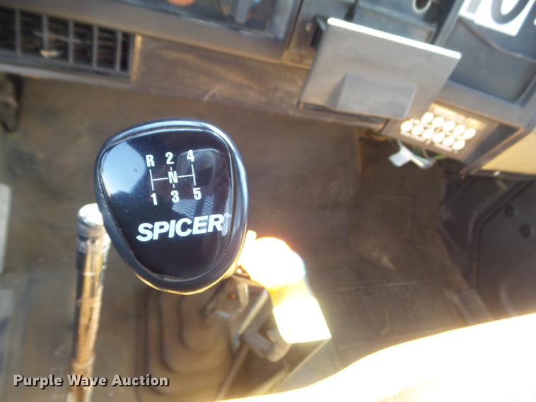 image for item DC7343 1995 International 4700 flatbed truck