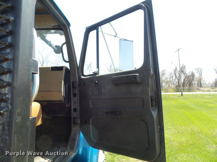 image for item DC7343 1995 International 4700 flatbed truck