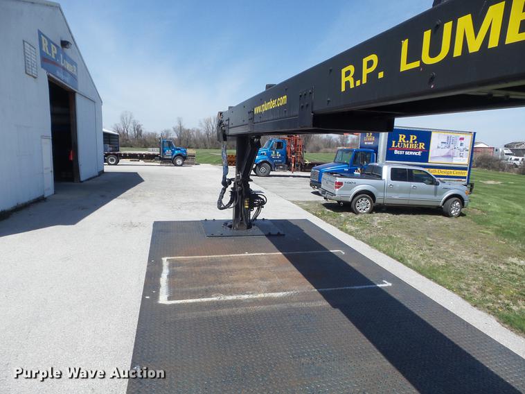 image for item DC7343 1995 International 4700 flatbed truck