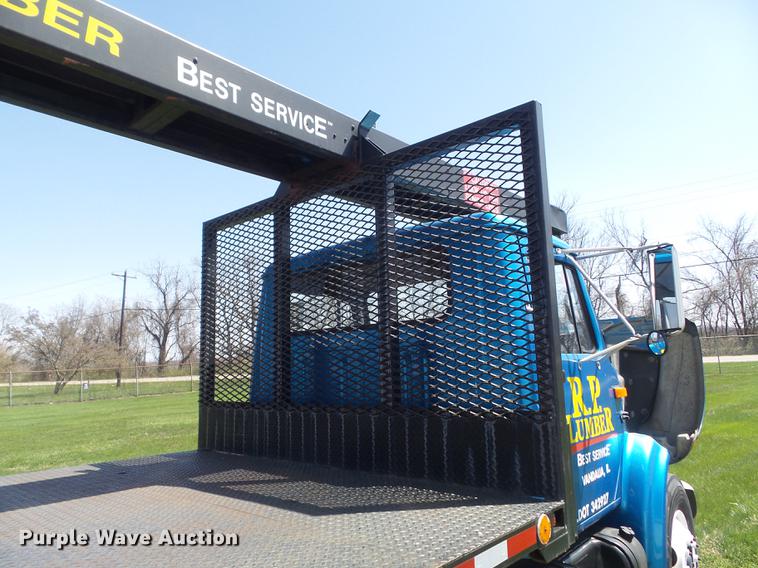 image for item DC7343 1995 International 4700 flatbed truck