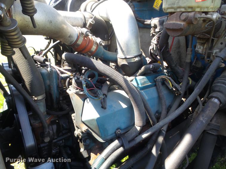 image for item DC7343 1995 International 4700 flatbed truck