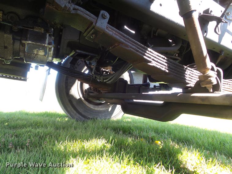 image for item DC7343 1995 International 4700 flatbed truck