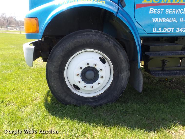 image for item DC7343 1995 International 4700 flatbed truck