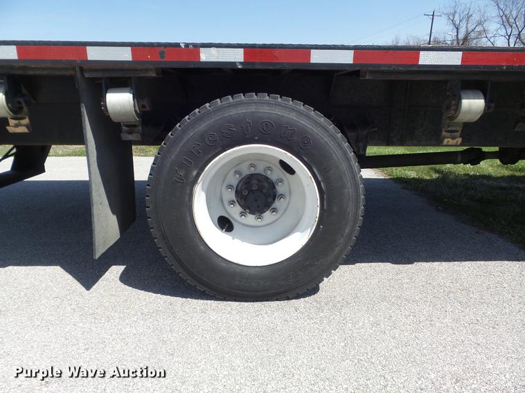 image for item DC7343 1995 International 4700 flatbed truck