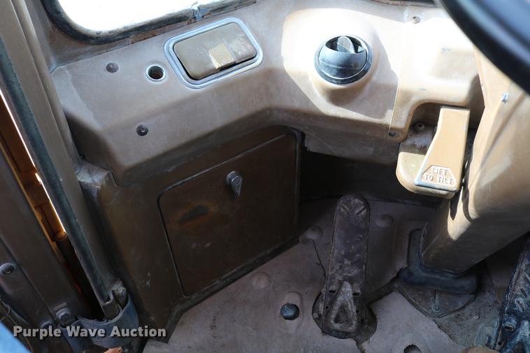 image for item DC7559 1982 Caterpillar 950B wheel loader