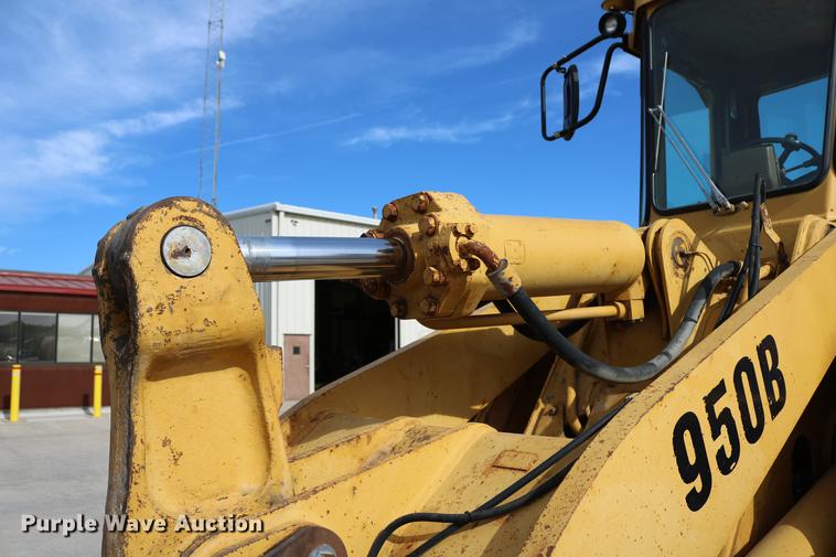 image for item DC7559 1982 Caterpillar 950B wheel loader