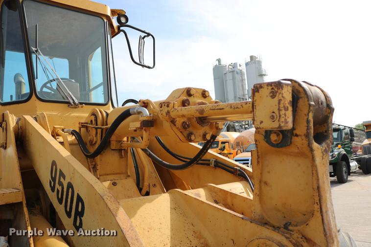 image for item DC7559 1982 Caterpillar 950B wheel loader