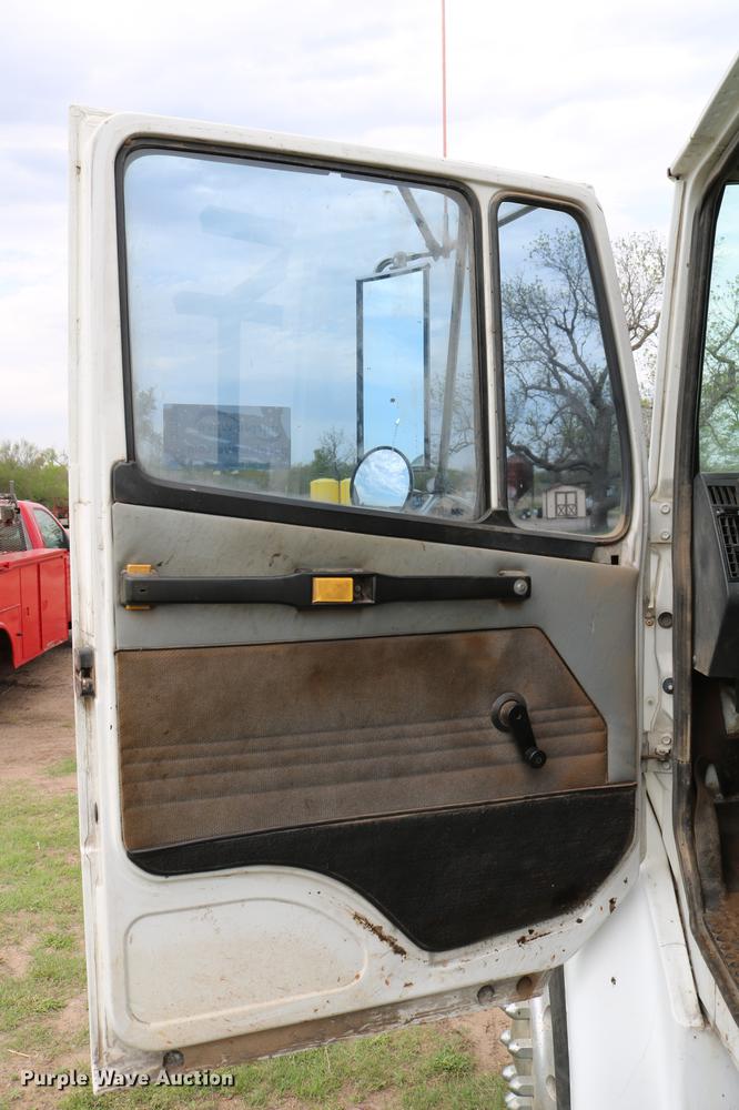 image for item DC7567 1994 Freightliner FL70 winch truck