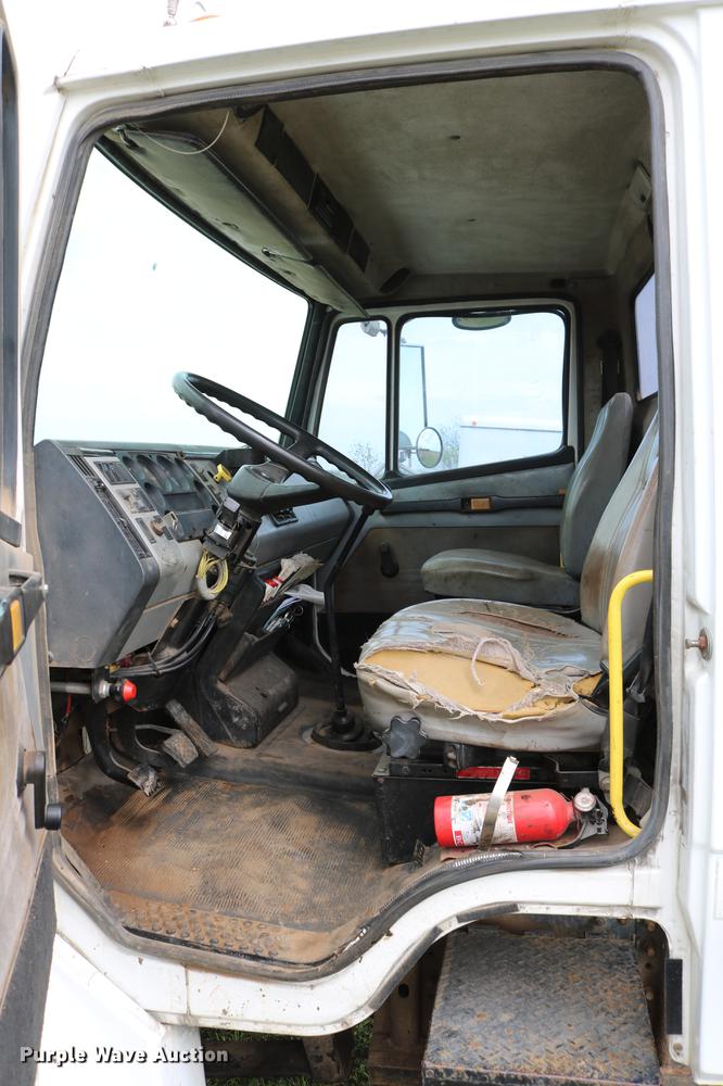 image for item DC7567 1994 Freightliner FL70 winch truck