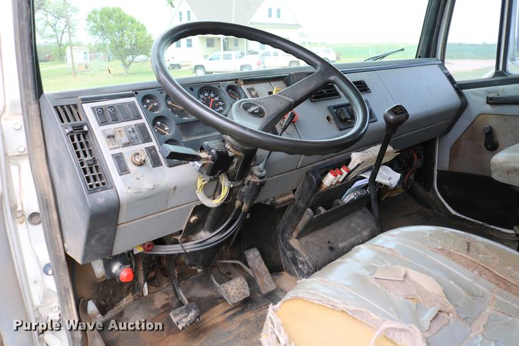 image for item DC7567 1994 Freightliner FL70 winch truck