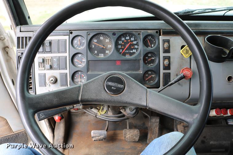 image for item DC7567 1994 Freightliner FL70 winch truck