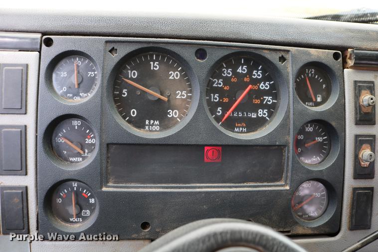 image for item DC7567 1994 Freightliner FL70 winch truck