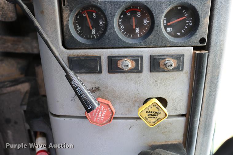 image for item DC7567 1994 Freightliner FL70 winch truck