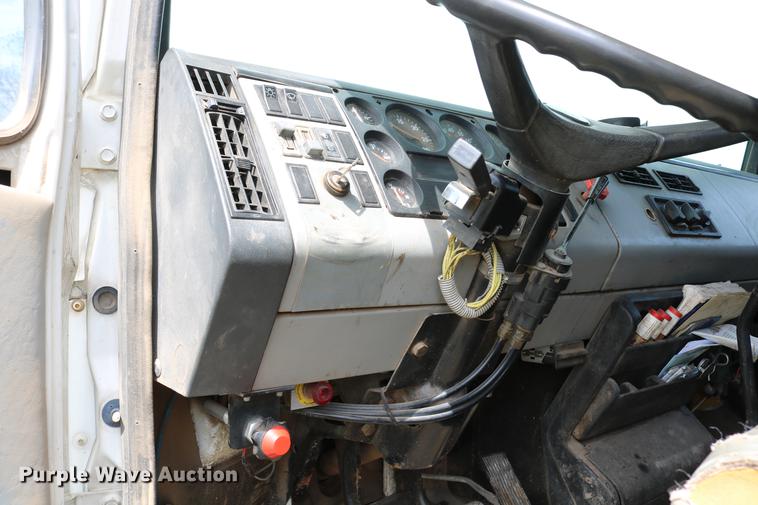 image for item DC7567 1994 Freightliner FL70 winch truck