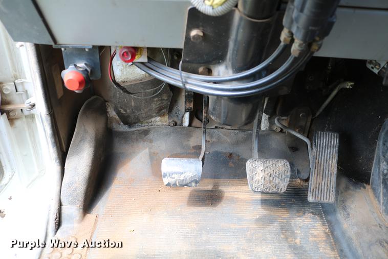 image for item DC7567 1994 Freightliner FL70 winch truck