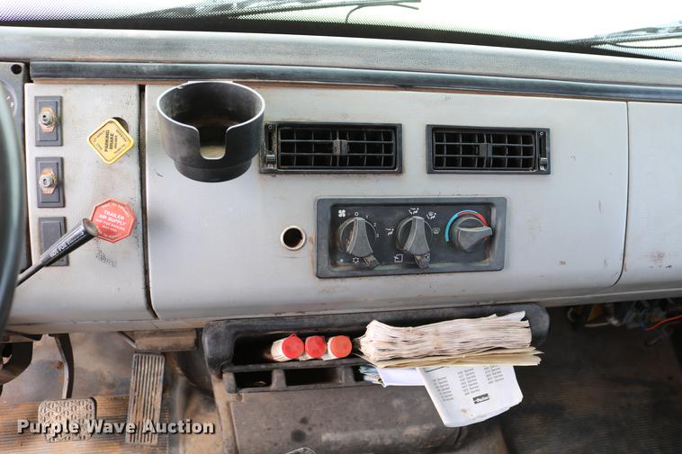 image for item DC7567 1994 Freightliner FL70 winch truck